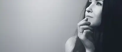 Jak dbać o włosy suche? Porady i domowe sposoby