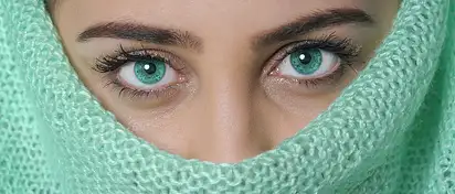 Nieprzespana noc przed ślubem: Jak ukryć zmęczenie