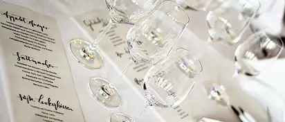 Jak ustawić stół pary młodej na weselu?