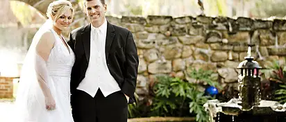 Jak pozować do zdjęć ślubnych: porady